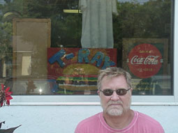 Bob at the famous T-rays Exon in Fernandino, Fla